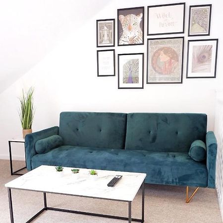 Comfortable And Cozy 4-Bedroom House Near The Hospital CBG Buitenkant foto