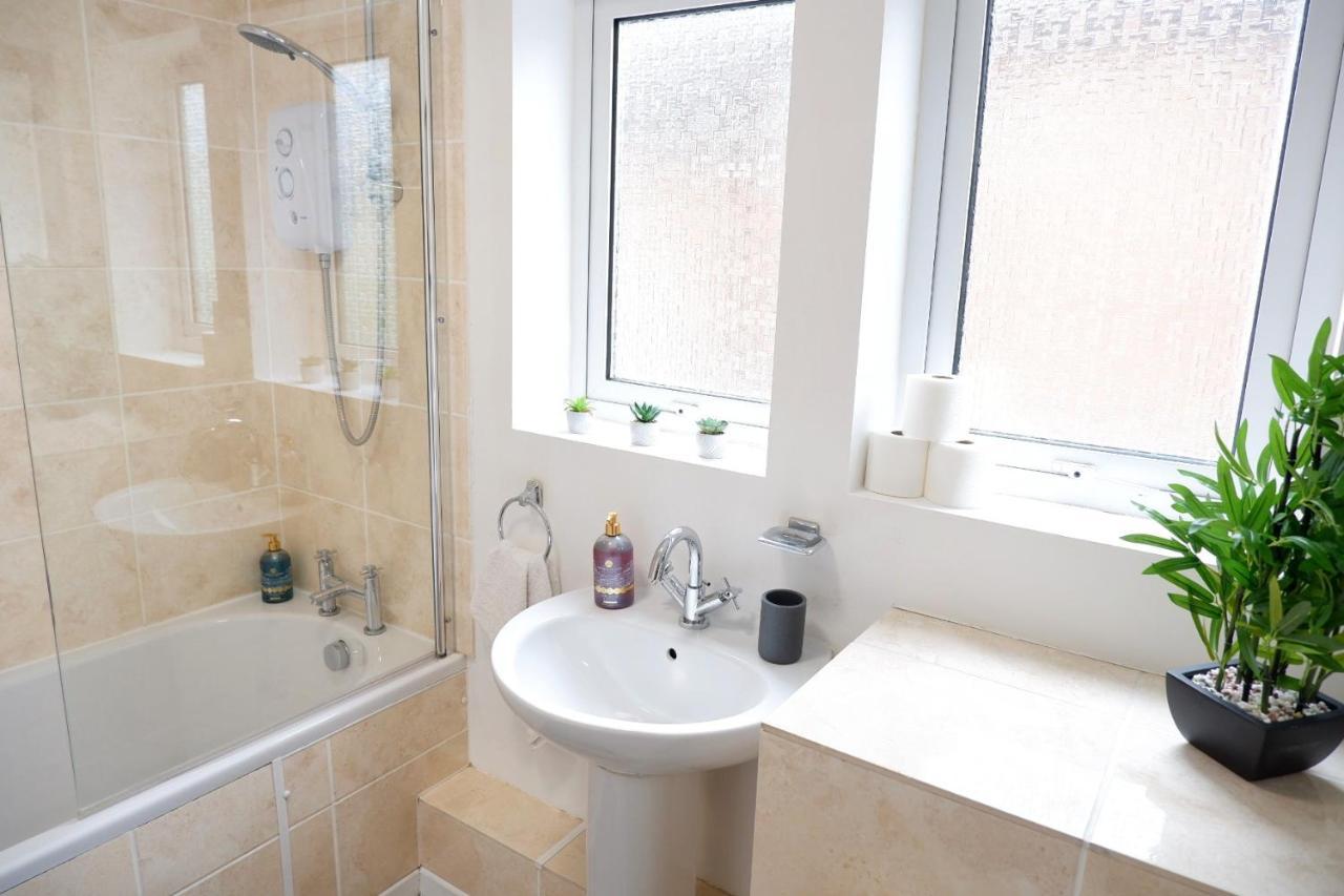 Comfortable And Cozy 4-Bedroom House Near The Hospital CBG Buitenkant foto